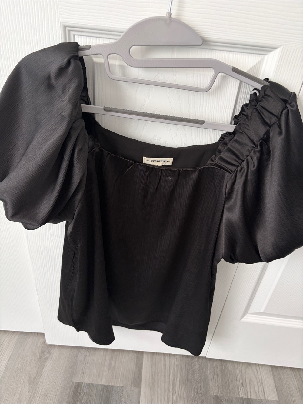 eesome Black Off-Shoulder Puff-Sleeve Top